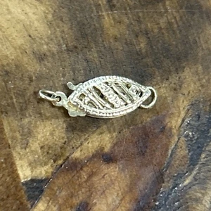 Vintage 14K Gold Filigree Fish Hook Clasp .35 Grams - Picture 1 of 4