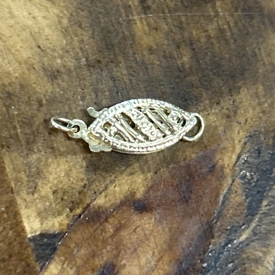 Vintage 14K Gold Filigree Fish Hook Clasp .35 Grams - Image 1 of 4