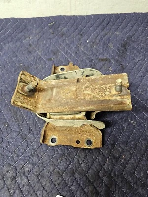 Front Left Engine Mount for FORD E SUPER DUTY E-150 ECONOLINE E-250 E-350 E-450 - Image 1 of 3