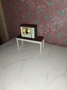 Alter Fernseher+Tisch-Modella-Puppenstube-Puppenhaus-Kaufladen-1:12-Wackelbild - Bild 1 von 2