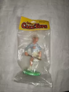 De colección 1975 Wilton Angry Man Jugando Tenis Pastel Prendas para el torso Fiesta Favor Hong Kong Nuevo en paquete - Imagen 1 de 5