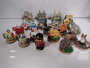 Estatuillas en miniatura de teteras y animales velas de Navidad Tetley Tea Folk Houses - Imagen 1 de 19