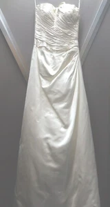 Swarovski Embossed Wedding Dress Size 8-10 PLUS VEIL Also With Swarovski Crystal - Picture 1 of 8