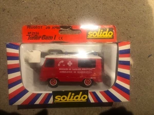 Solido 1/43 scale diecast model of a Peugeot J9 Ambulance, model number 2126 - Picture 1 of 2
