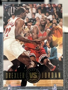 1993-94 Skybox Premium Clyde Drexler vs Michael Jordan Showdown Series #SS11 - Picture 1 of 3