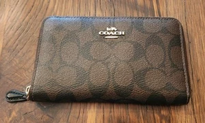 Cartera interior de cuero Coach Signature PVC con cremallera alrededor - MARRÓN - Imagen 1 de 11