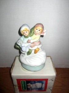 Vintage Navidad alrededor del mundo niños trineo musical giro - Imagen 1 de 3