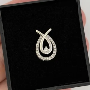 9ct White Gold 0.10ct Diamond Cluster Pendant Hallmarked - Picture 1 of 7