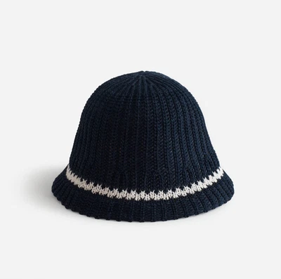 Sombrero cubo de ganchillo Madewell en azul marino oscuro mediano-grande Foto 1 de 4