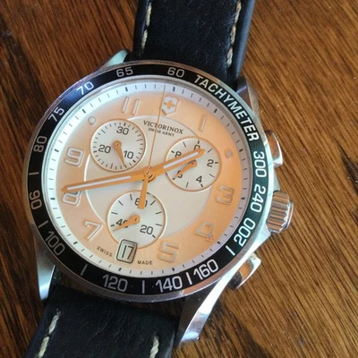 Relógio VICTORINOX Swiss Army Chrono Classic 241496 mostrador prata excelente 👀 - Imagem 1 de 4