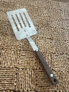 Vintage Pyramide Edelstahl Japan 9,5" kurzer geschlitzter Spatel brauner Griff siehe Bild - Bild 1 von 13