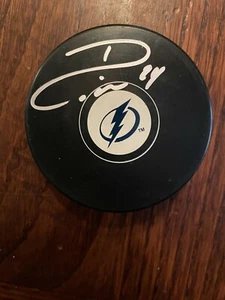 RYAN CALLAHAN TAMPS BAY LIGHTNING SIGNED HOCKEY PUCK NICE - Picture 1 of 2