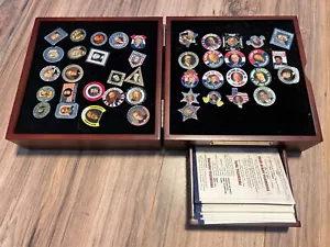 Estuche y tarjetas de colección completa The Presidential Pin Collection raro presidente - Imagen 1 de 4