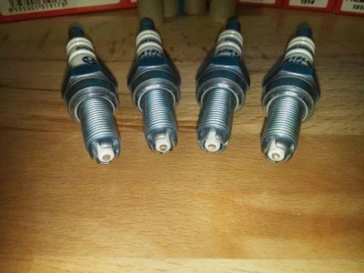 4 bujías plateadas BRISK LGS se adaptan a: BMW R1200GS, R, RT (Twin Spark) y2009-2014 Foto 1 de 4