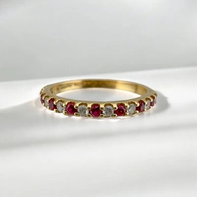 Estate oro amarillo de 14 quilates 0,14 quilates Rubí y 0,15 ctw. Banda de diamantes 2 mm Foto 1 de 4