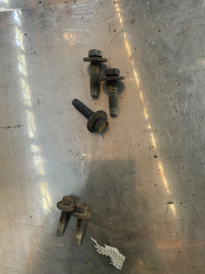 Dodge Durango 2004-2006 asiento delantero pernos de montaje en pista Foto 1 de 1