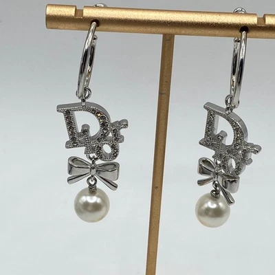 Pendientes Christian Dior Logo Dior Foto 1 de 4