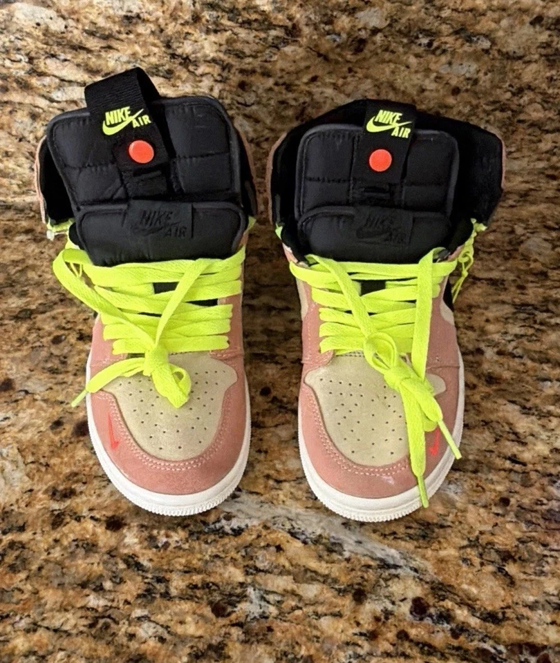 Jordan 1 высокий переключатель черный/свет персиковый/персиковый/вольт - CW6576-800 SZ/6,5 - Изображение 1 из 4