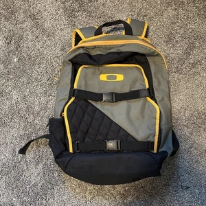 Oakley EDC Travel Backpack Laptop Bag Green And Black Barely Used - Picture 1 of 4