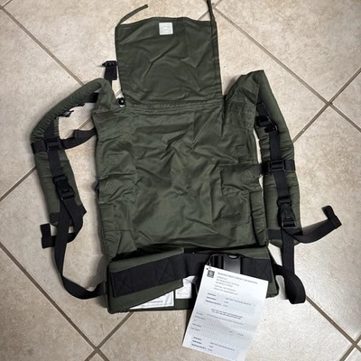 Мягкая переноска Stokke Limas Carrier Flex для младенцев ясельного возраста спереди и сзади оливково-зеленая - Изображение 1 из 4