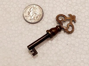antique skeleton key barrel key ornate brass handle key - Imagen 1 de 3
