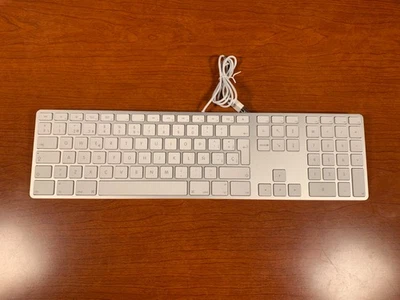 GOOD Genuine Apple Keyboard Wired A1243 White Keyboard Keypad w/ SPANISH Ñ - Image 1 of 4