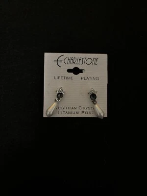 Pendientes colgantes de diamantes de imitación y perlas de imitación de diamantes de imitación de Charlestone Foto 1 de 2