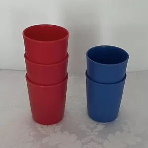 Vintage Tupperware Menge 5 Stapel 1251 Trinkbecher 6 Unzen Tassen • 2 blau & 3 rot - Bild 1 von 6