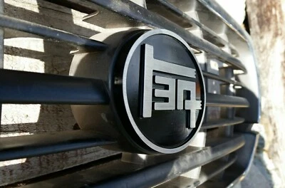 Insignia de parrilla TEQ Toyota Landcruiser LX450/LX470 (1995-2007) Foto 1 de 4