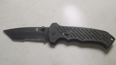 Cuchillo plegable Gerber Gear Fast Spring Assist borde dentado tanto hoja táctica. Foto 1 de 4