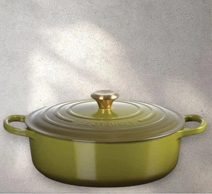 Le Creuset Enameled Cast Iron Signature Round Wide Dutch Oven 6.75 Qt. Olive NEW - Picture 1 of 5