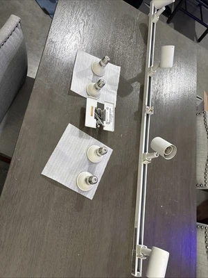 Luz de pista con 4 cabezales Foto 1 de 3