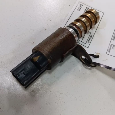 Válvula de control de aceite de engranaje de distribución variable Nissan Altima culata solenoide 2017 Foto 1 de 4