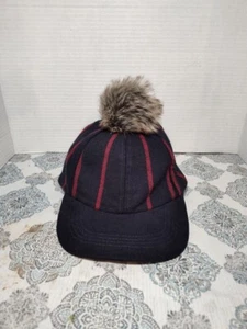 Gorra de béisbol Vince Camuto para mujer piel sintética pompón azul granate a rayas logotipo dorado - Imagen 1 de 9