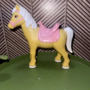 Muñeca Fisher Price Loving Family FPT0013 estable SOLO PONY caballo tostado silla rosa - Imagen 1 de 3