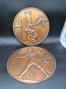 2 Targhe Art Decò in rame massiccio repousse firmate A. Gilles 10" - Foto 1 di 18
