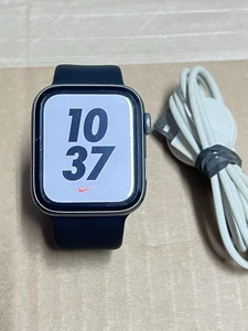 Apple Watch Series 4 nike 44mm Aluminum Case Sport Band (GPS) unlocked - Picture 1 of 4