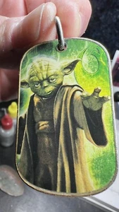 Schlüsselanhänger Plasticolor 004335R01 Yoda Jedi Meister Star Wars Erkennungsmarke - Bild 1 von 12