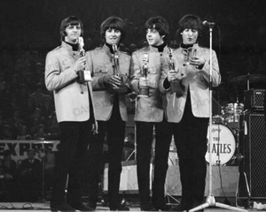 The Beatles Get Award Photo Print Poster John Lennon Paul McCartney George Ringo - Picture 1 of 1