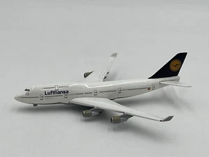 1:400 B747-400 Lufthansa Diecast Airplane Model - Picture 1 of 11