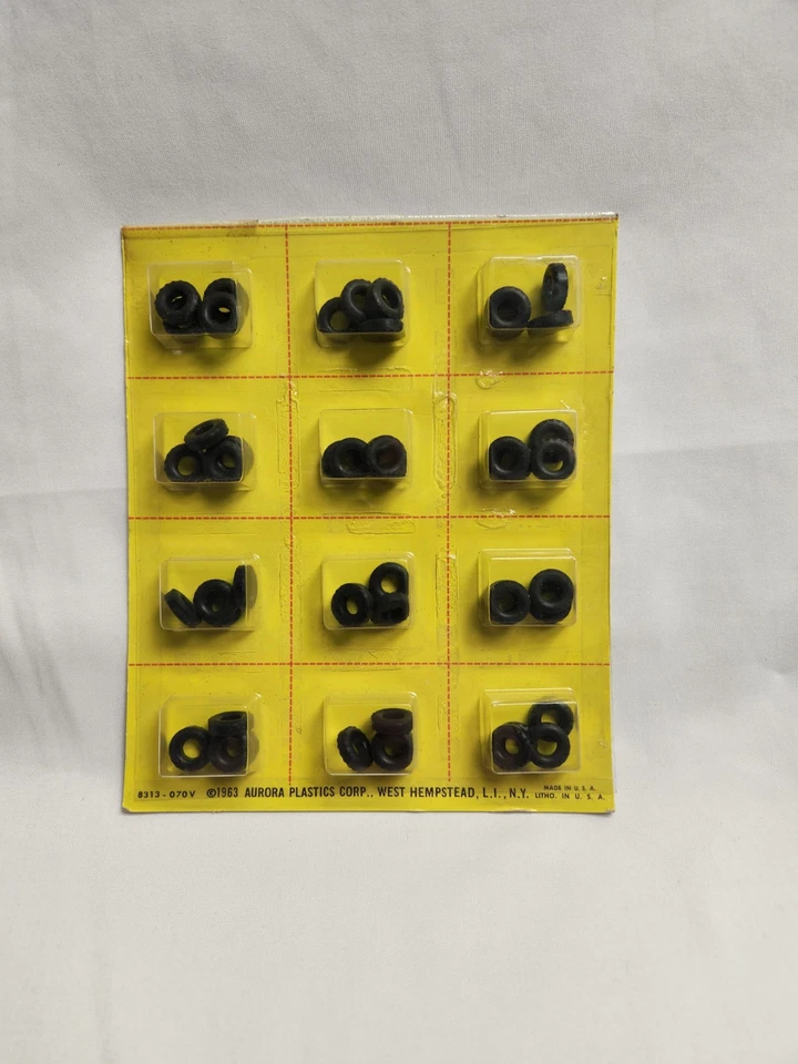 Aurora Thunderjet Tjet 1963 neumáticos nuevos piezas de servicio 8313 - ¡Nuevo en paquete blíster!! Foto 1 de 2