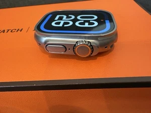 Hermes Apple Watch Ultra 2 Titane 49 mm (montre seule) - Photo 1 sur 17