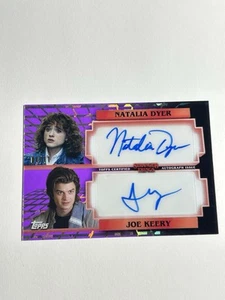 Sujetalibros Nancy y Steve 2025 Topps High Tek Stranger Things 01/11 doble automático - Imagen 1 de 20