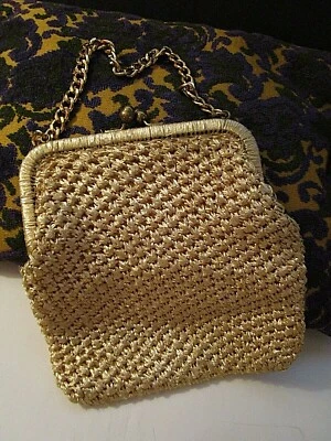 VINTAGE 1960's NATURAL STRAW WEAVE HANDBAG Gold CHAIN HANDLE "Acorn" CLASP - Image 1 of 4