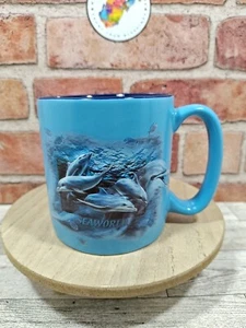 Vintage Sea World Parks geprägte erhabene Delfine 3D Relief Tourist Kaffeebecher - Bild 1 von 7