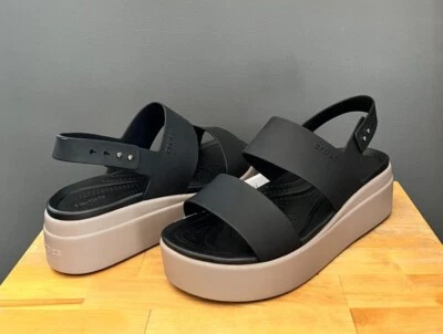 Sandalias Crocs Mujer Negras/Seta Brooklyn Cuña Baja EE. UU. 8, 9 NUEVAS CON ETIQUETAS Foto 1 de 4