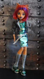 Monster High ROCKER Outfit and Accessories - NO DOLL - Picture 1 of 7