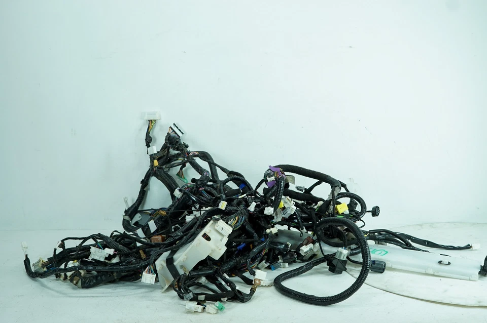 16-19 日产 Titan XD 原始设备制造商车身地板线束织机 5116 — 第 1/4 张图片