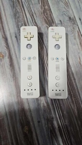 2 mandos Nintendo Wii blancos OEM, PROBADO FUNCIONANDO, faltan cubiertas de batería - Imagen 1 de 2