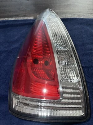 Lanterna traseira lateral esquerda 2008 2009 2010 Mazda 5 LH usada fabricante de equipamento original - Imagem 1 de 4